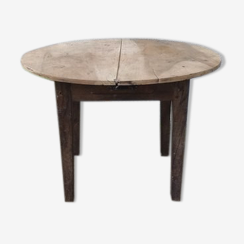 Round coffee table