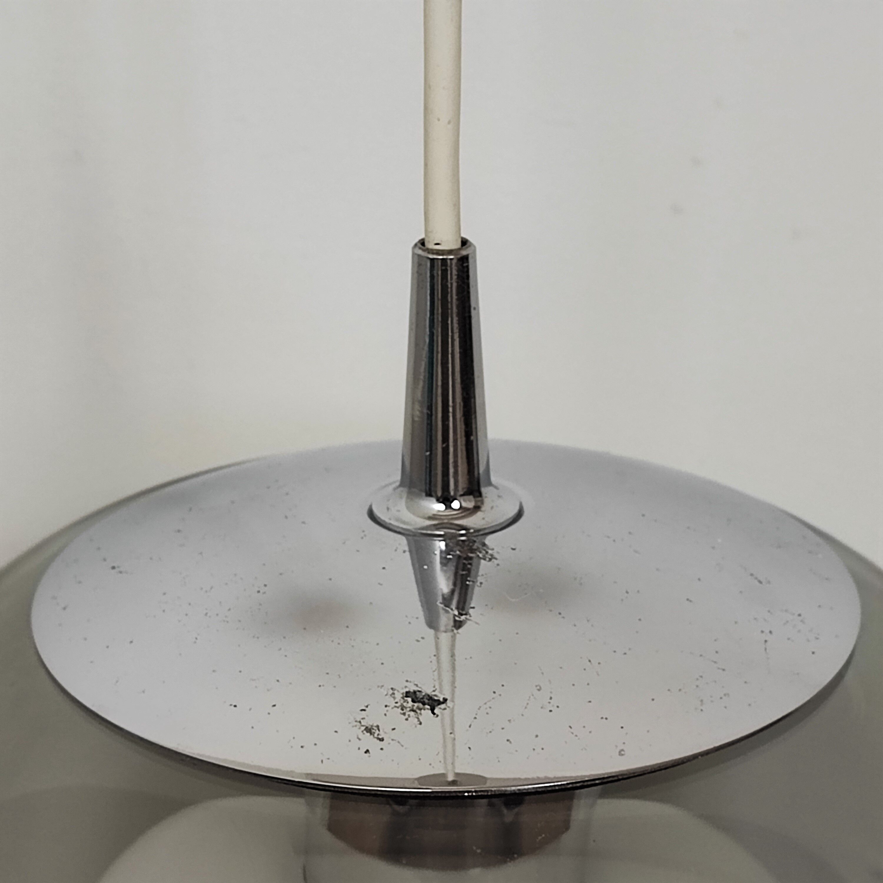 Glass and opaline suspension