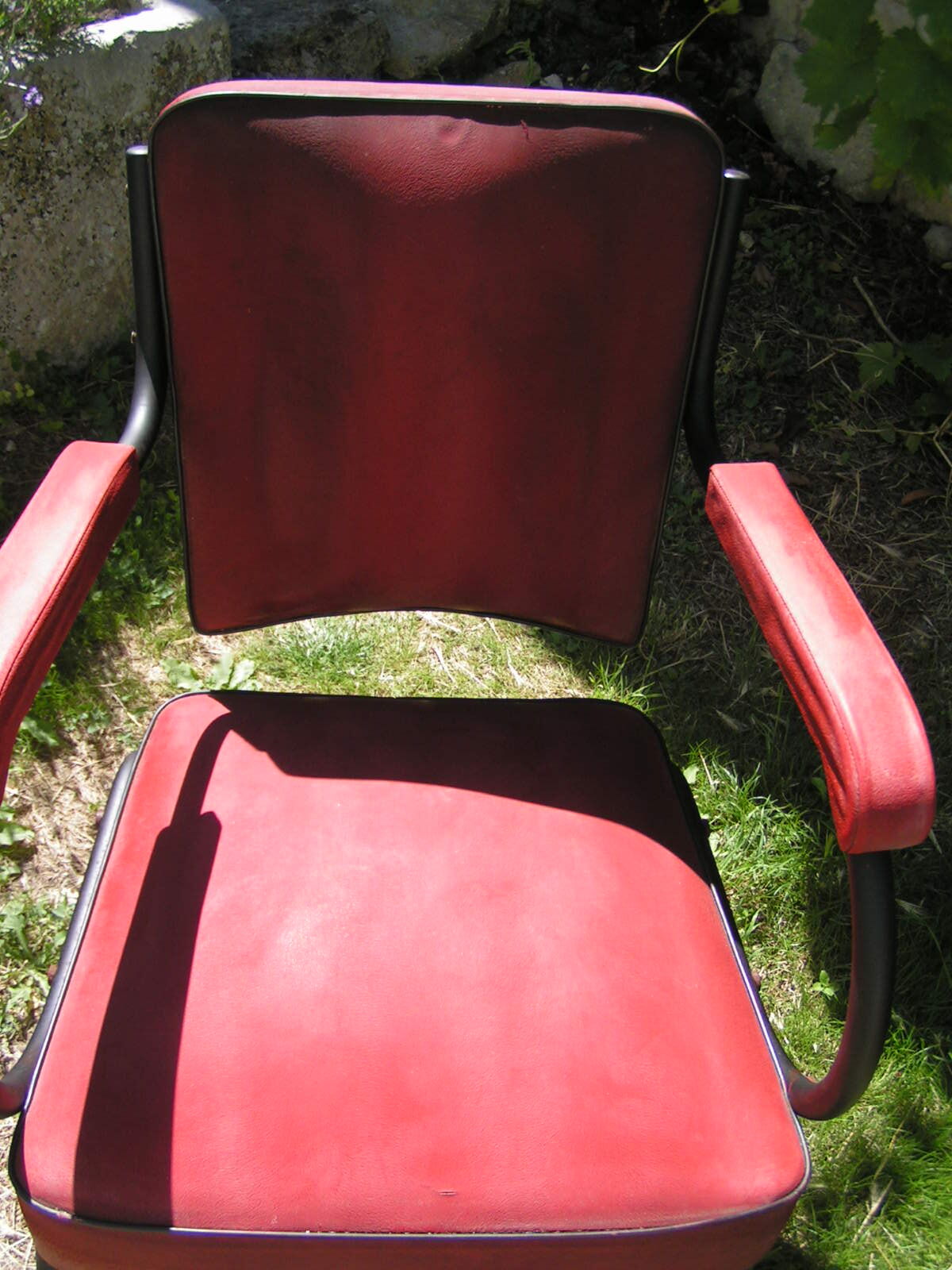 Chaises en skaï rouge années 60
