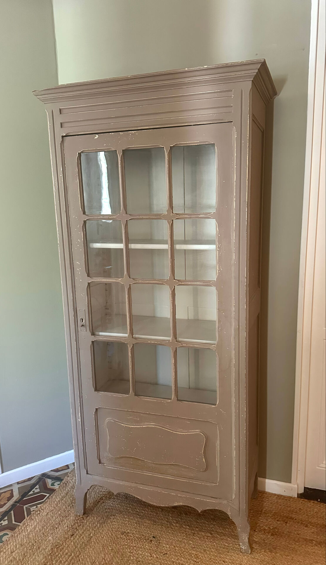 Petite armoire parisienne patiné