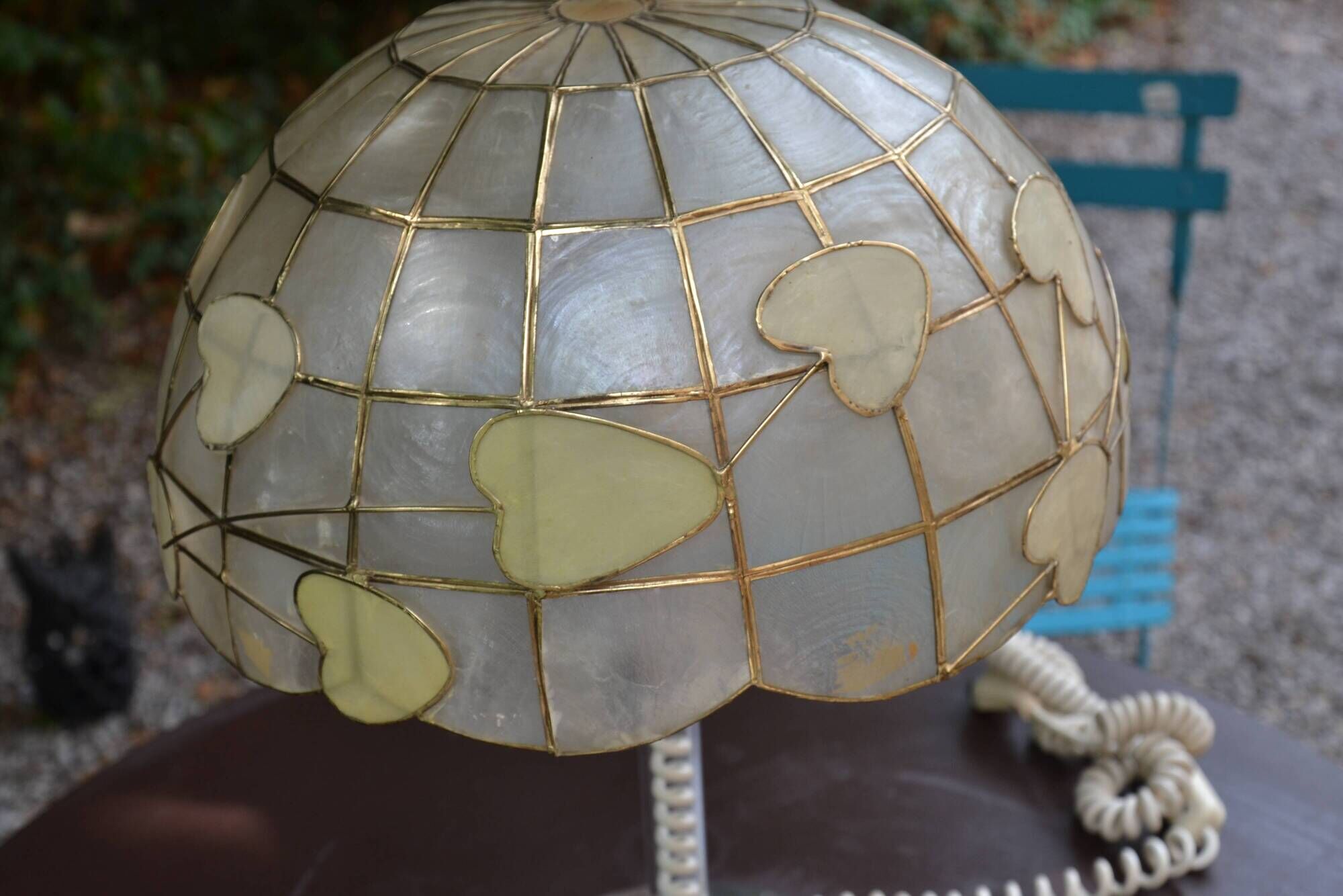 Lampe en nacre et plexiglas années 70