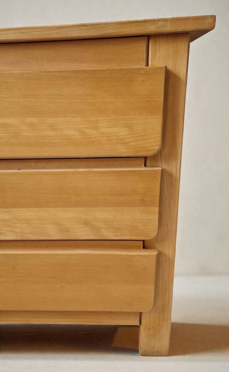 Commode style with rounded edges.