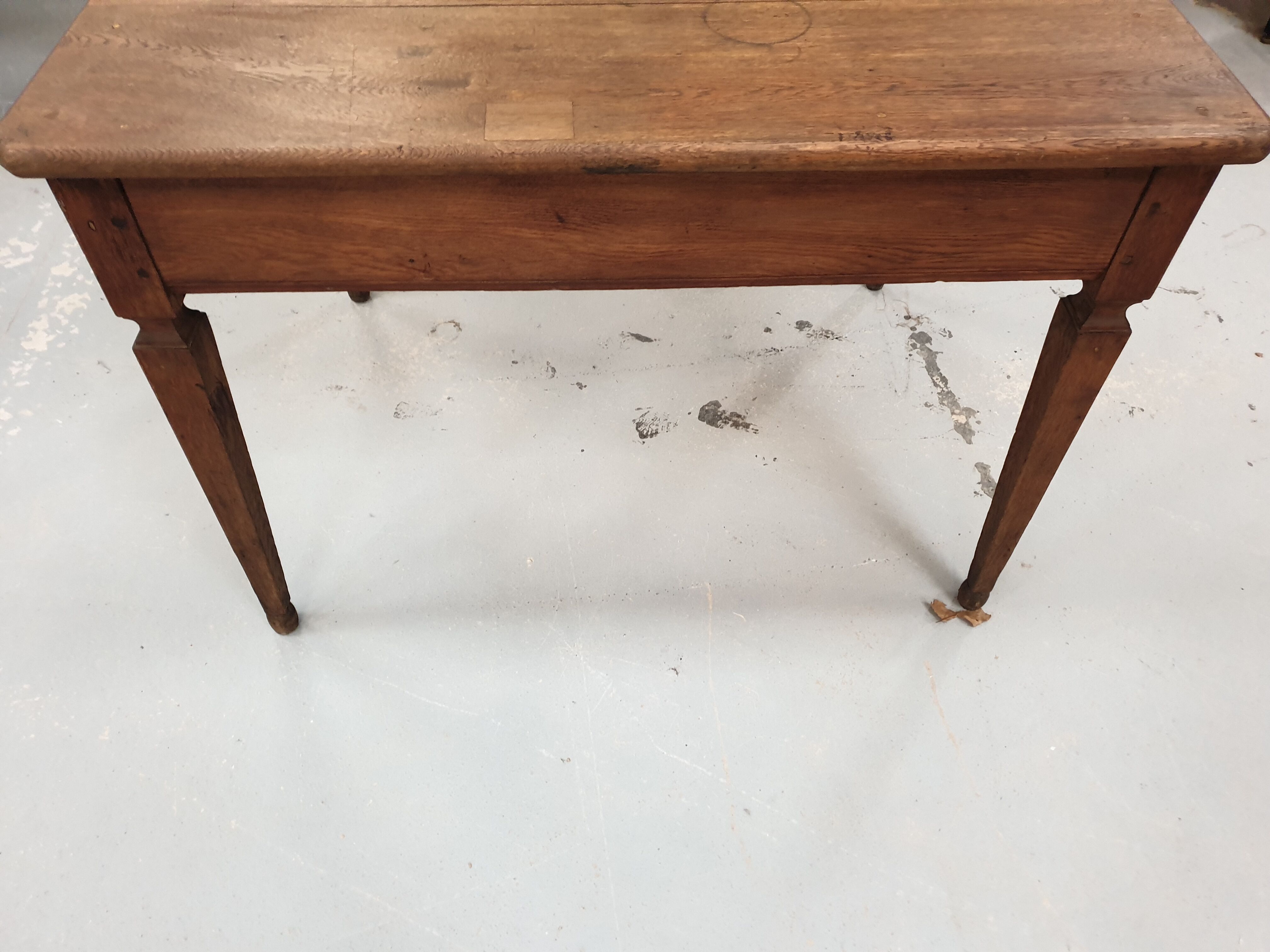 Late XIX debut XX farm table