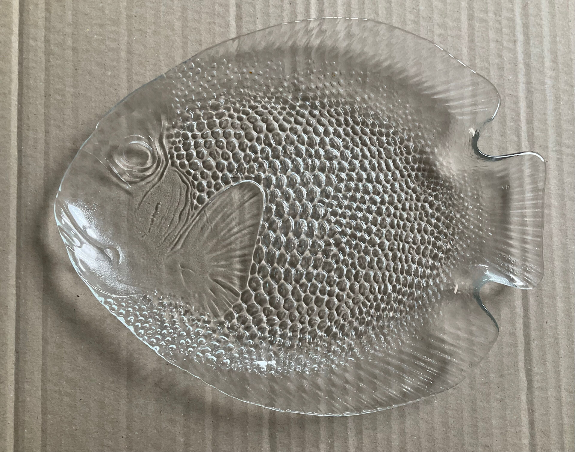 Set of 8 vintage fish plates Arcoroc France