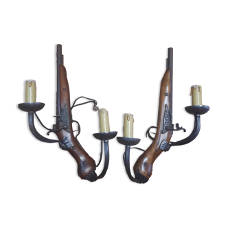 Paire d'appliques pistolets