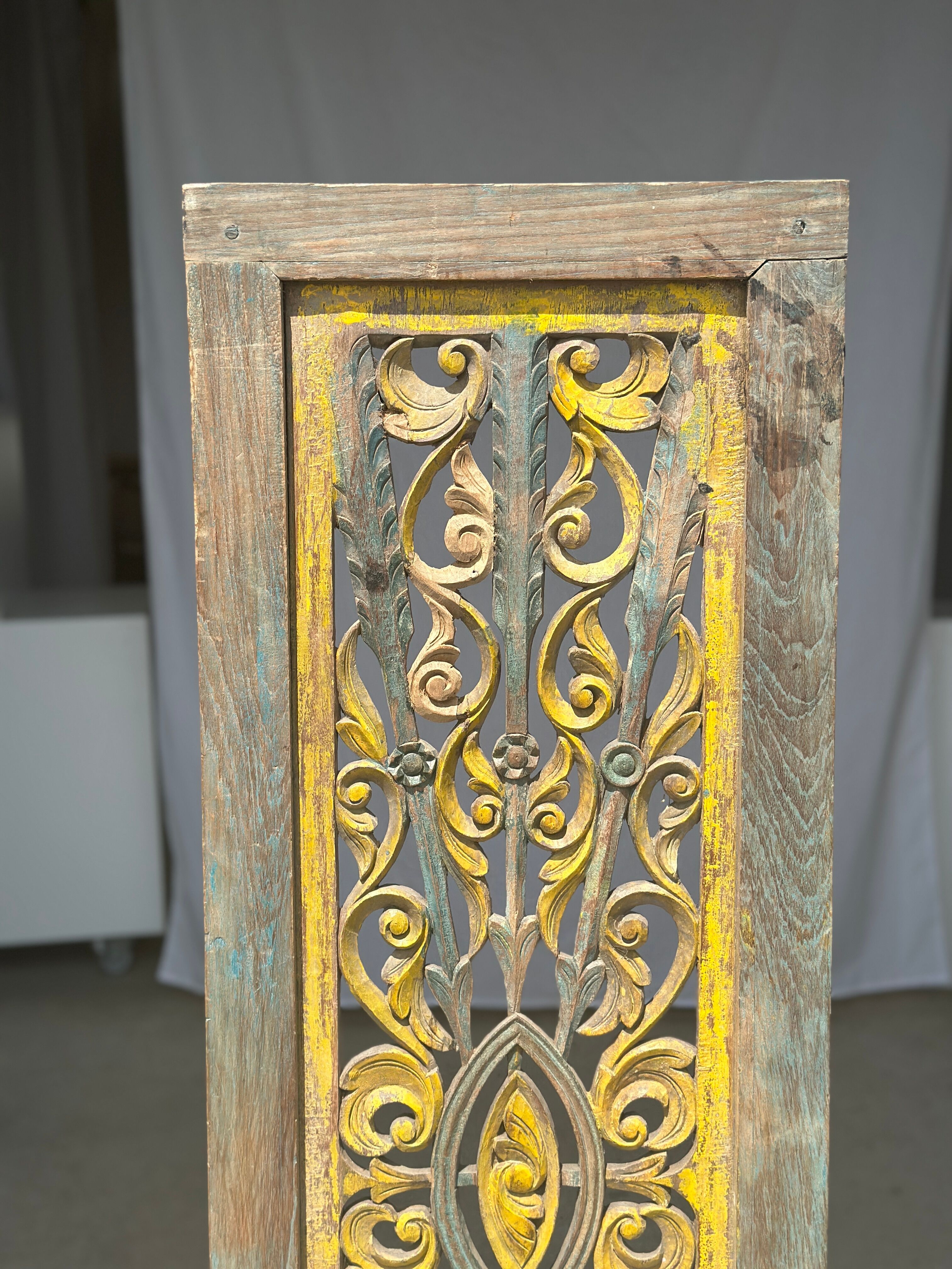 Rectangular Indonesian construction element with blue and yellow plant in carved wood