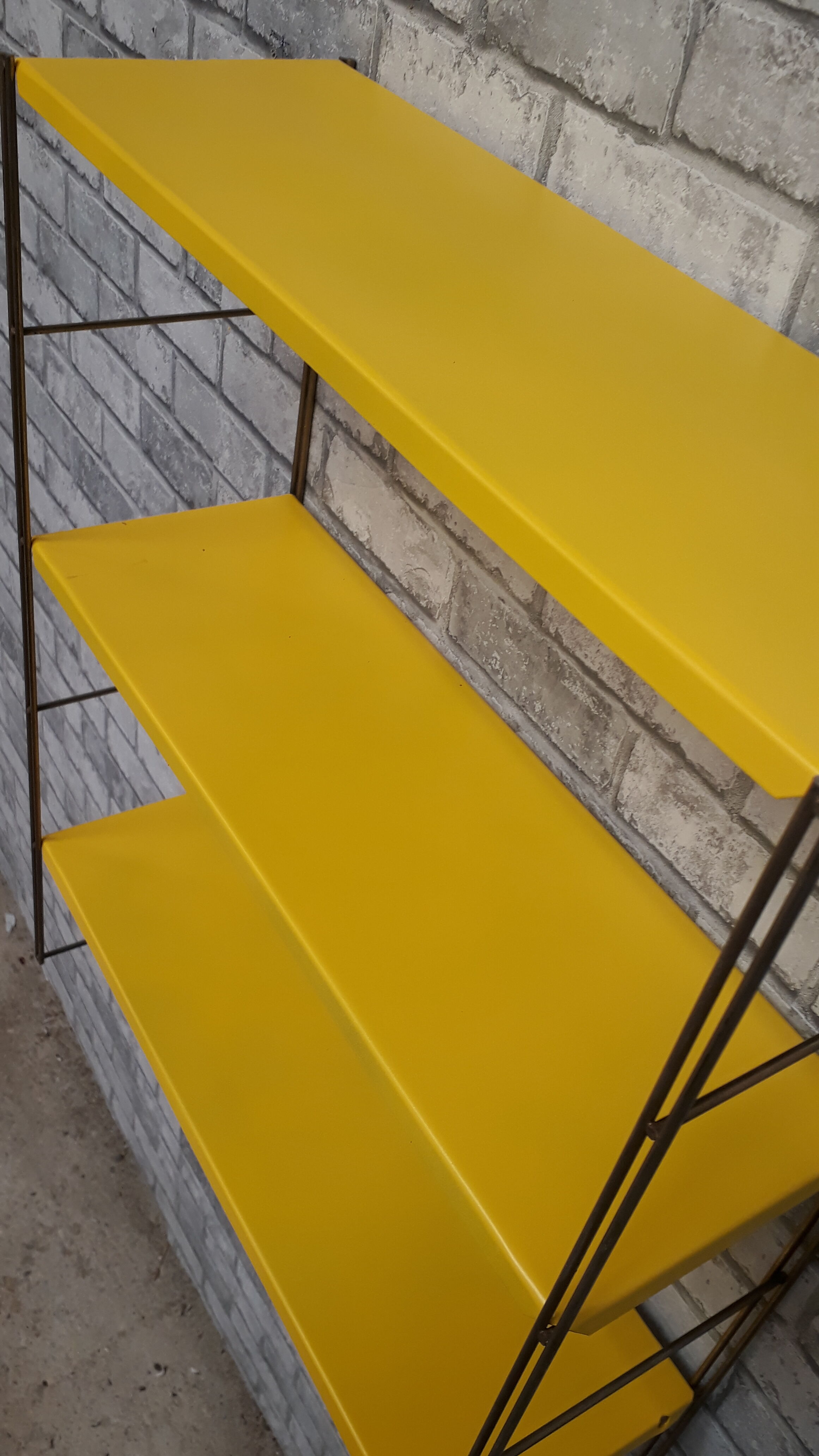 Etagere vintage string  jaune  49x60     ,plateau 48.5x16