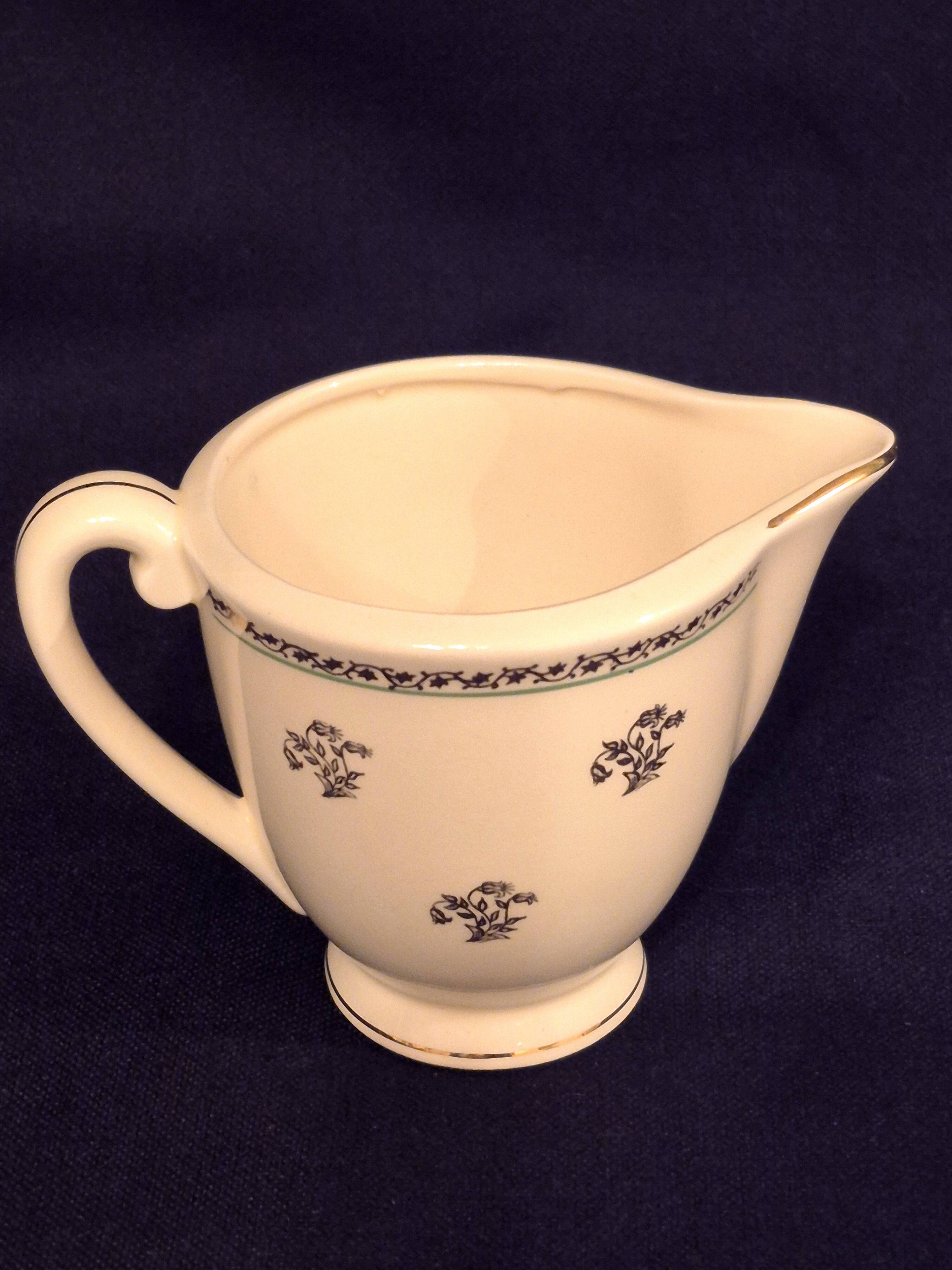Antique milk jug in Gien earthenware, Valence model A040.