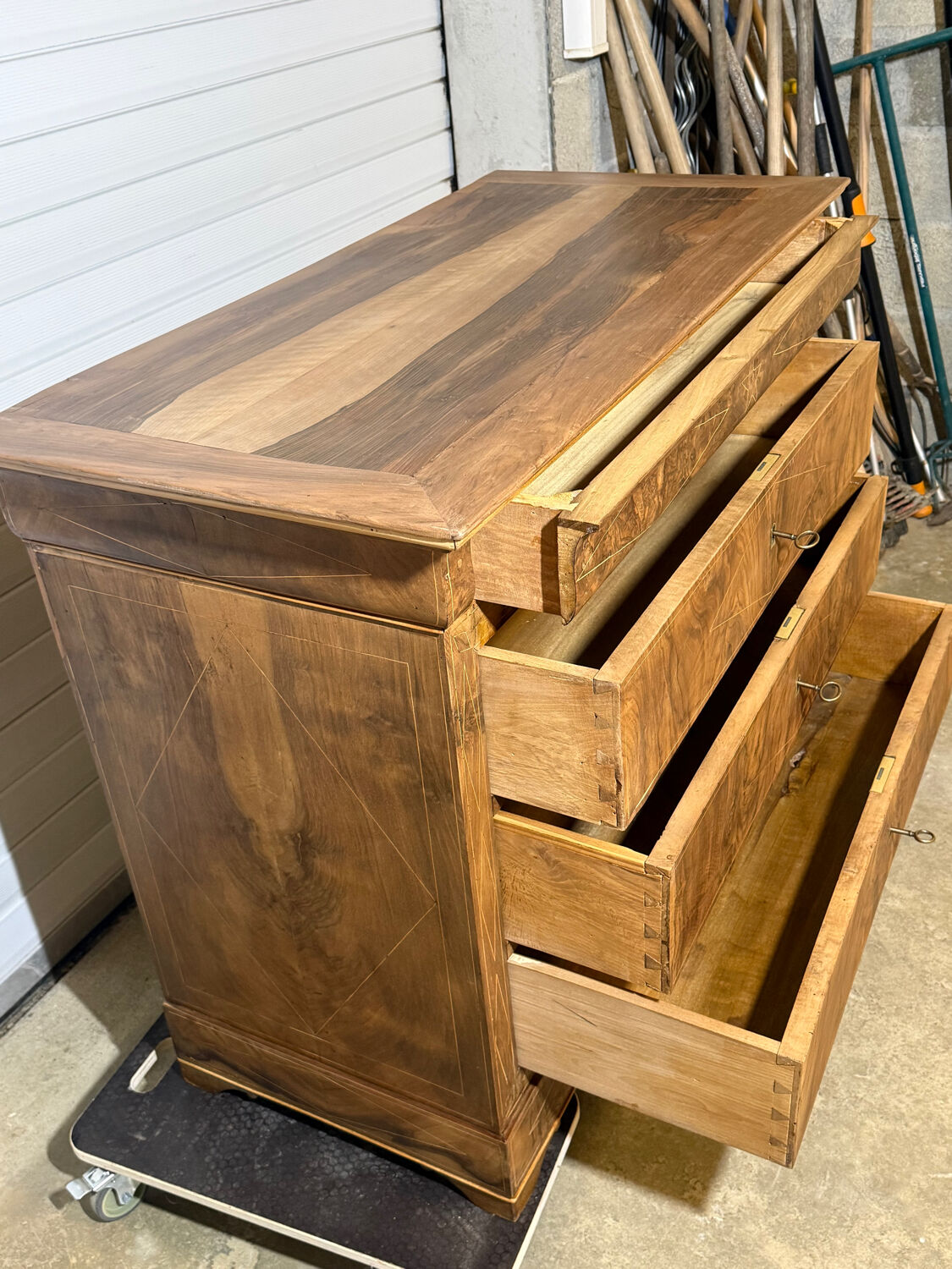 Chest of drawers