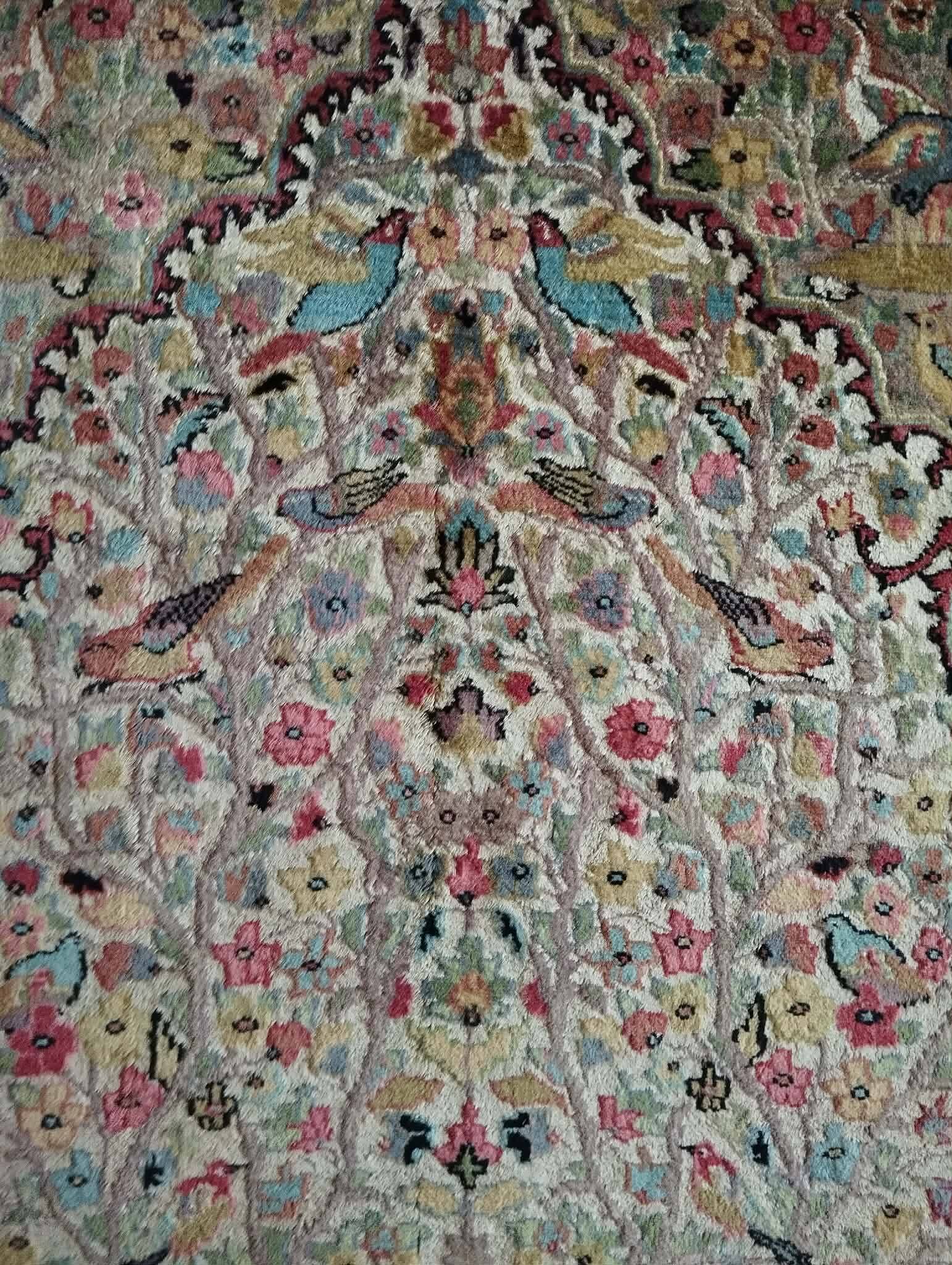 Handmade Pakistani wool and silk rug 183x124cm