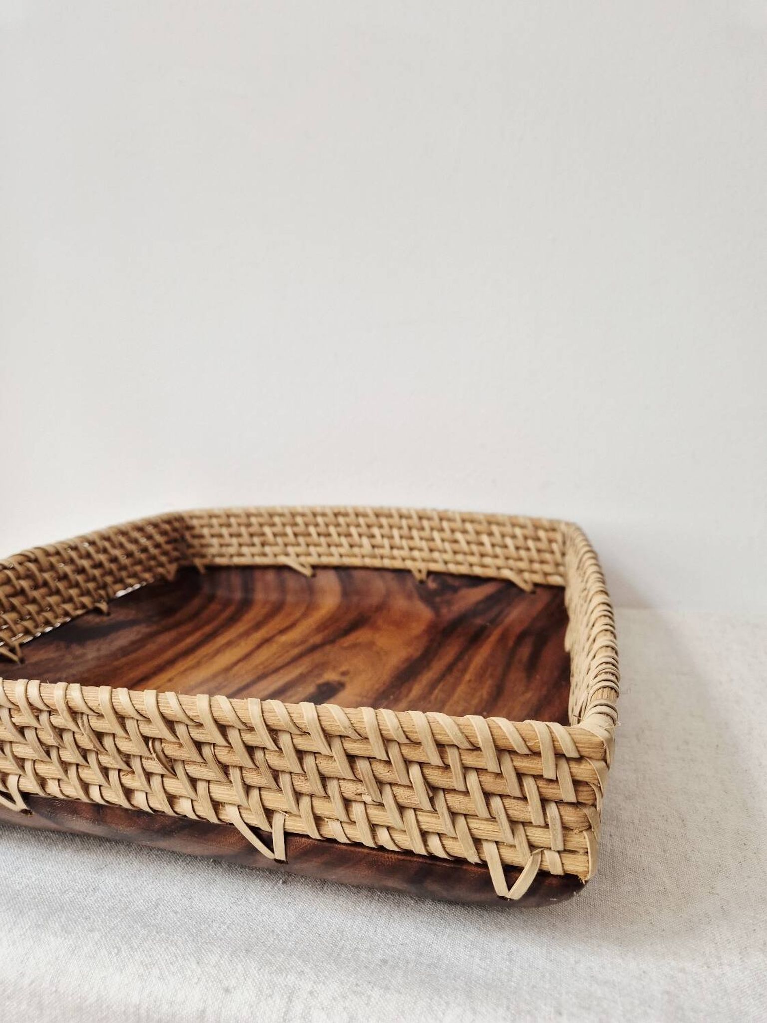 Wood and rattan plateau '80s - Vintage