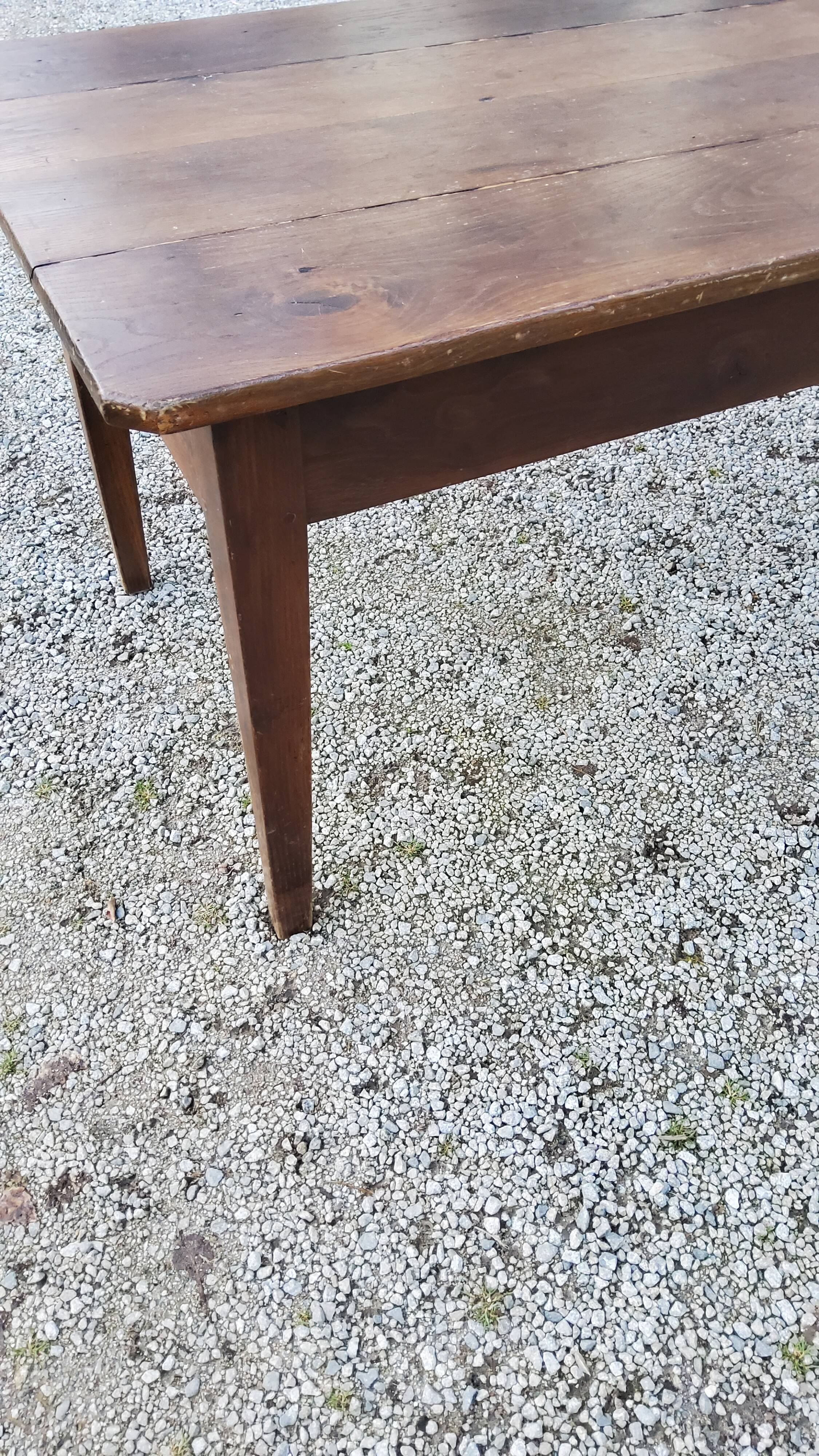 Farmhouse table in oak spindle legs nineteenth century