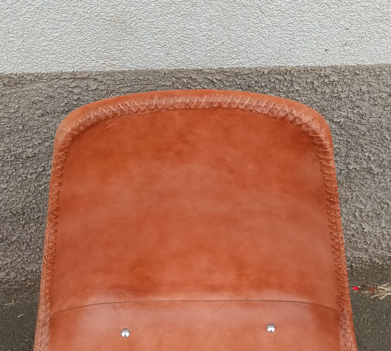 Set of 6 leather chairs with black metal frame