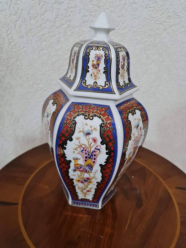 Potiche en porcelaine