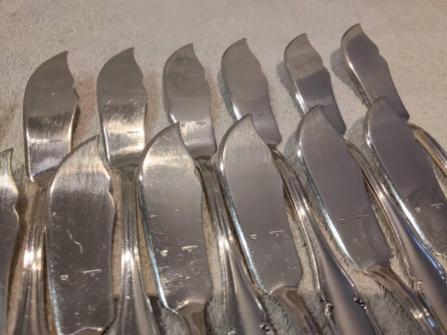 6 silver-plated fish forks and 6 fish knives by Ercuis Valencay