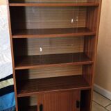 Vintage: Wooden display cabinet with 5 shelves, 4 metal legs.