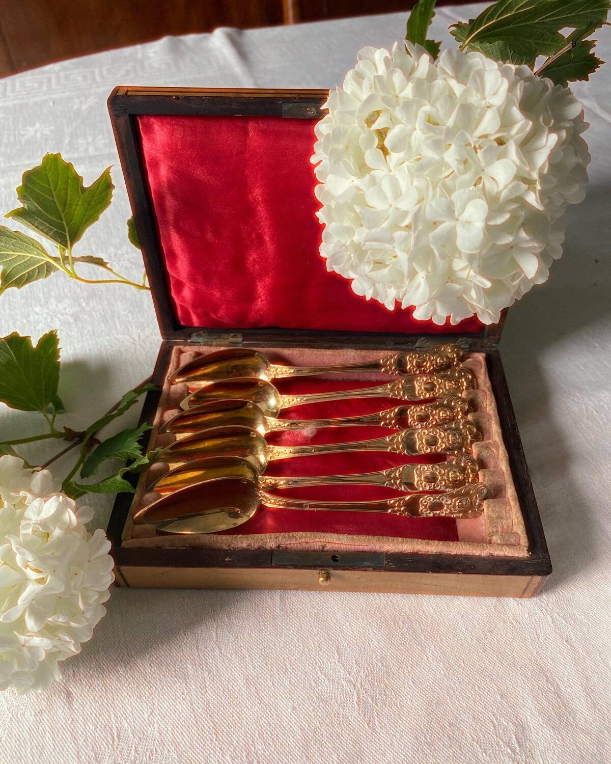 Set of 6 silver-gilt teaspoons, 2nd grade neck brace hallmark, 14 cm, in its box, late 19th century. Early 20th century