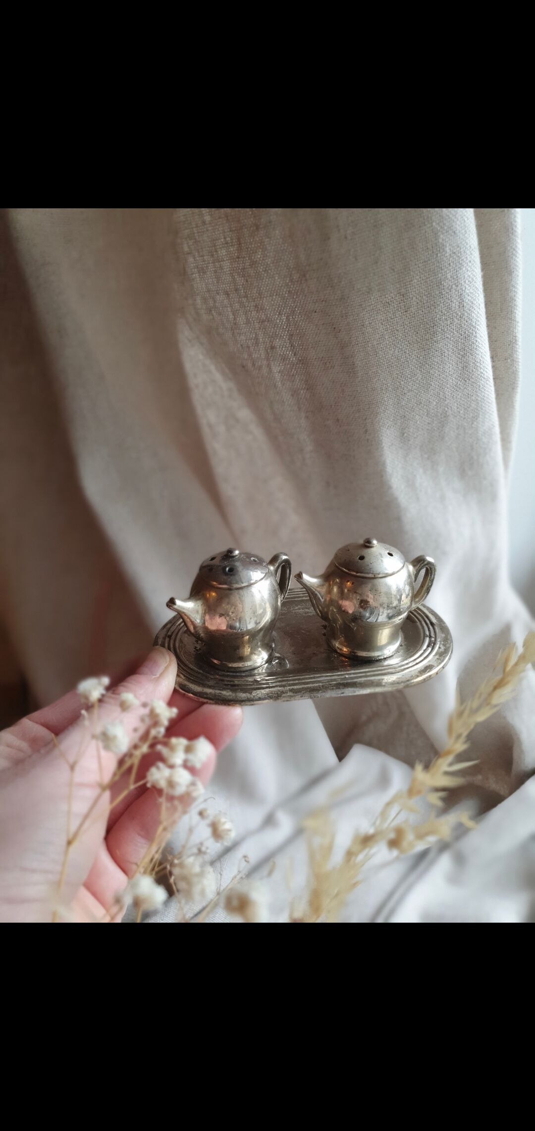 Ensemble trois pièces salière et poivrière  théières miniatures