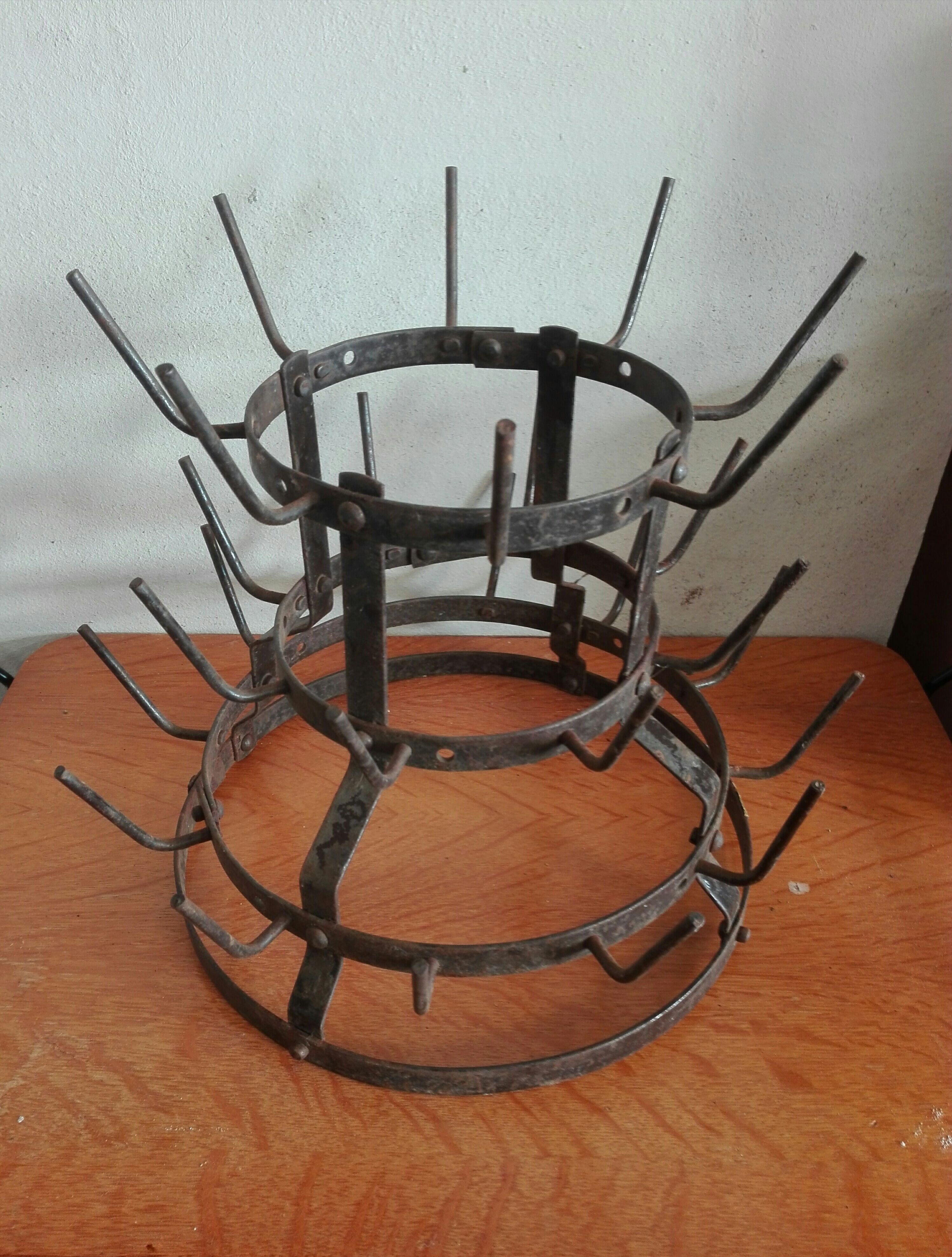 Hedgehog bottle drainer