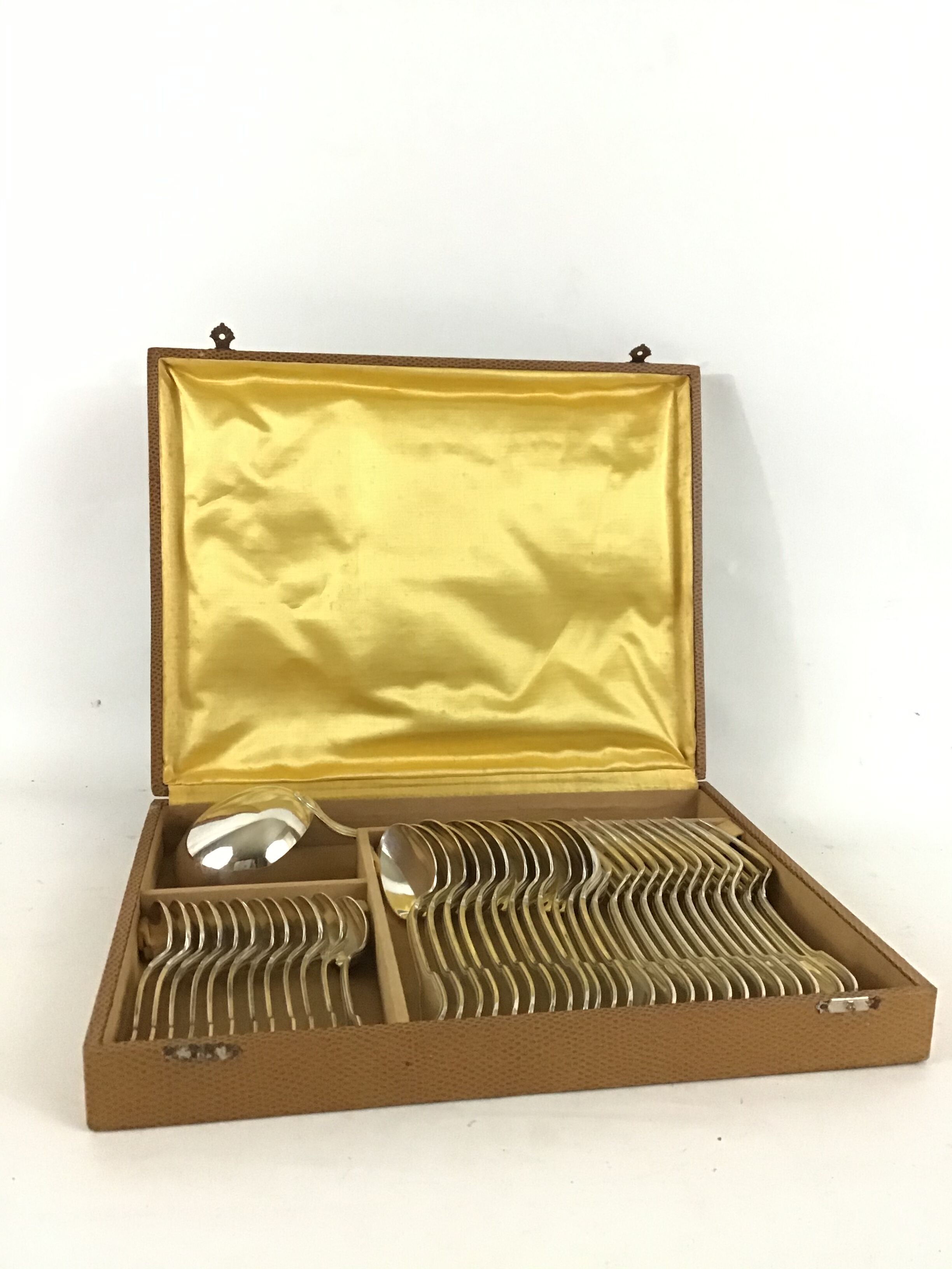 Complete silver metal cutlery set 37 pieces