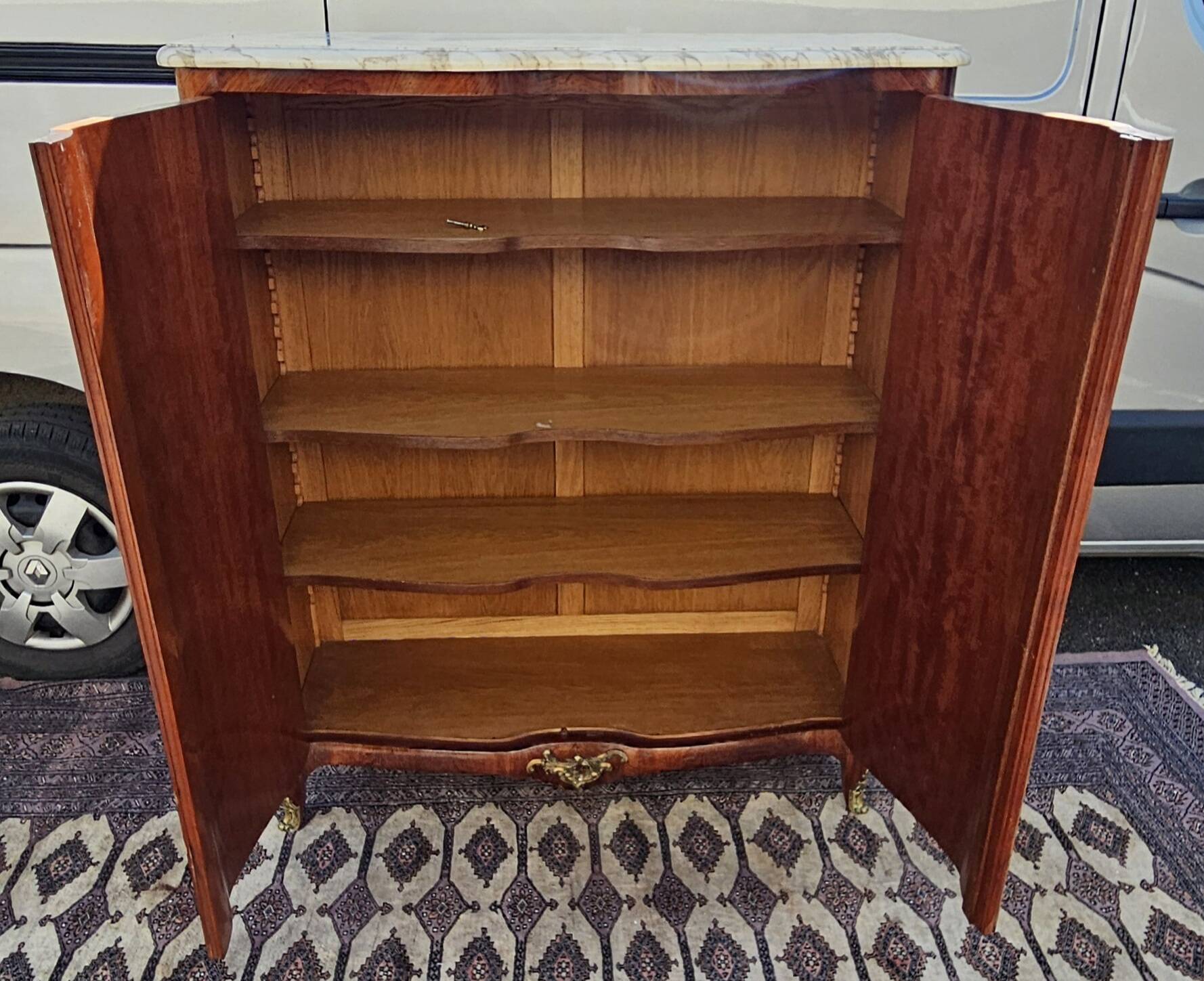 curved buffet in marquetry – Louis XV / Louis XVI Transition style