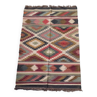 Tapis kilim en toile de jute et coton. 125cm x 195cm