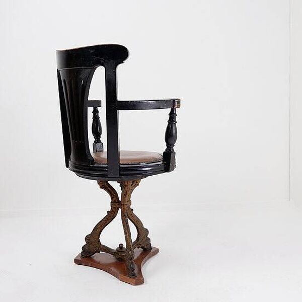 Chaise de paquebot en chêne teinté noir du 19e siècle