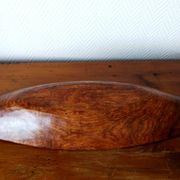 Coupe oblongue en bois brutaliste