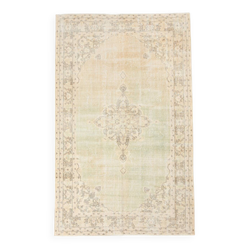 Tapis Anatolien Vintage Fait Main en Laine, Tons Vert Pâle, Beige, Ivoire