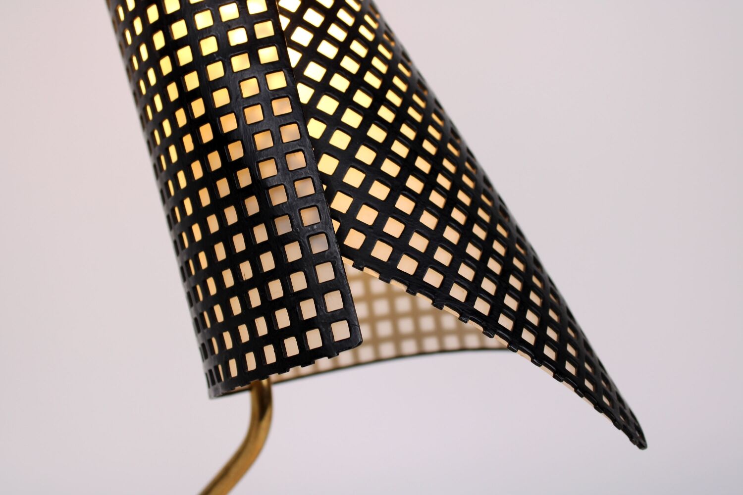 Tripod table lamp brass and metal 1950s