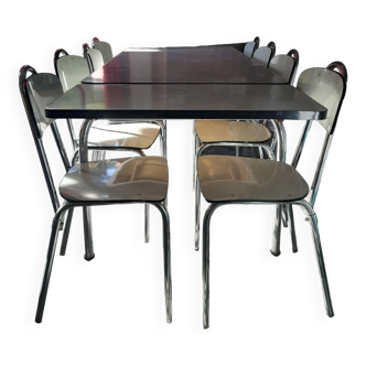 Table + 8 Formica chairs
