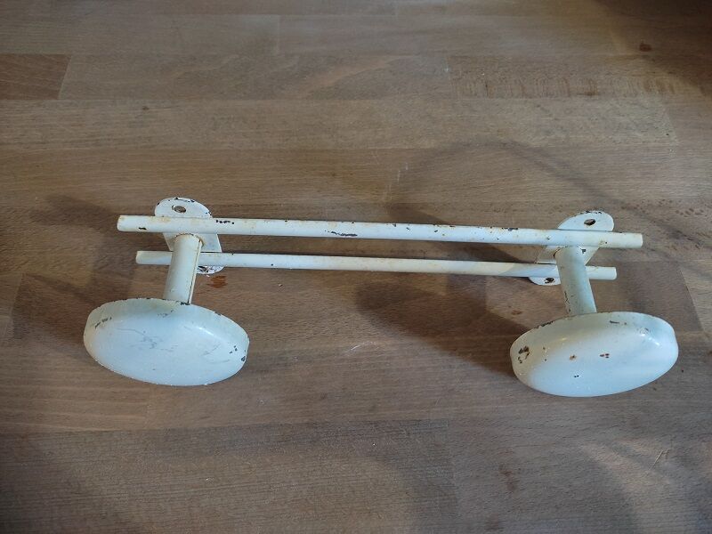 Coat rack 2 hooks white patinated metal