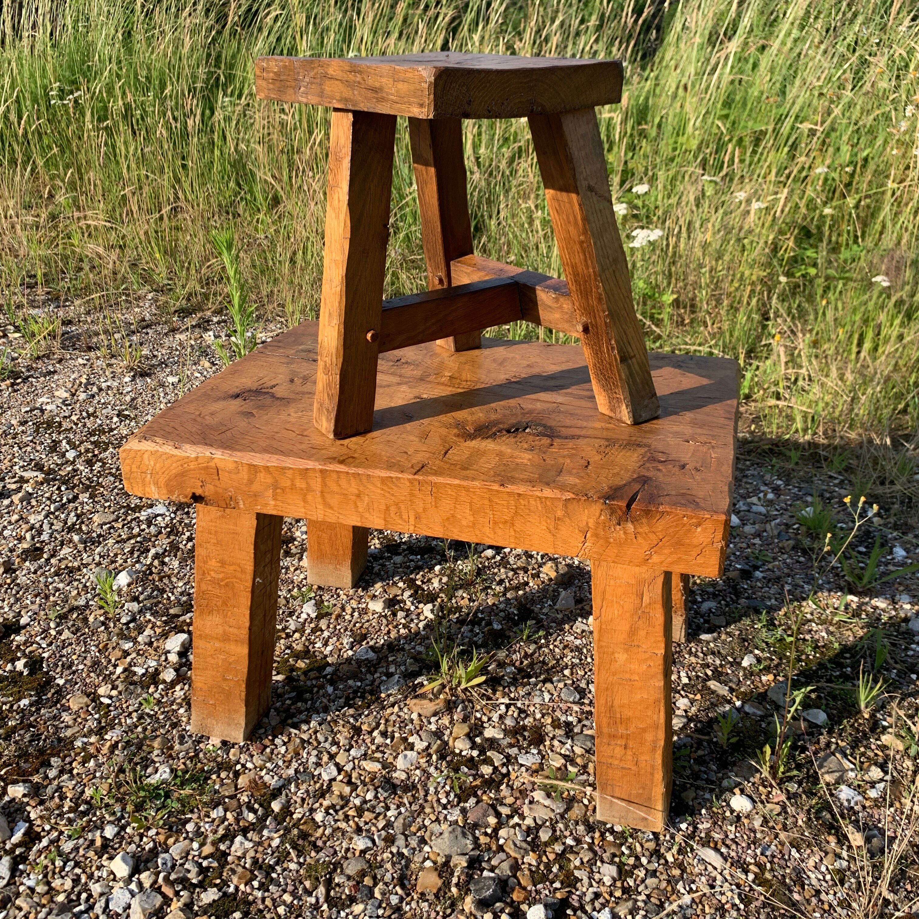 Coffee table and its brutalist style raw wood stool