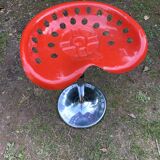 Tabouret siège de tracteur rouge  par Fermigier pour Mirima vers 1970