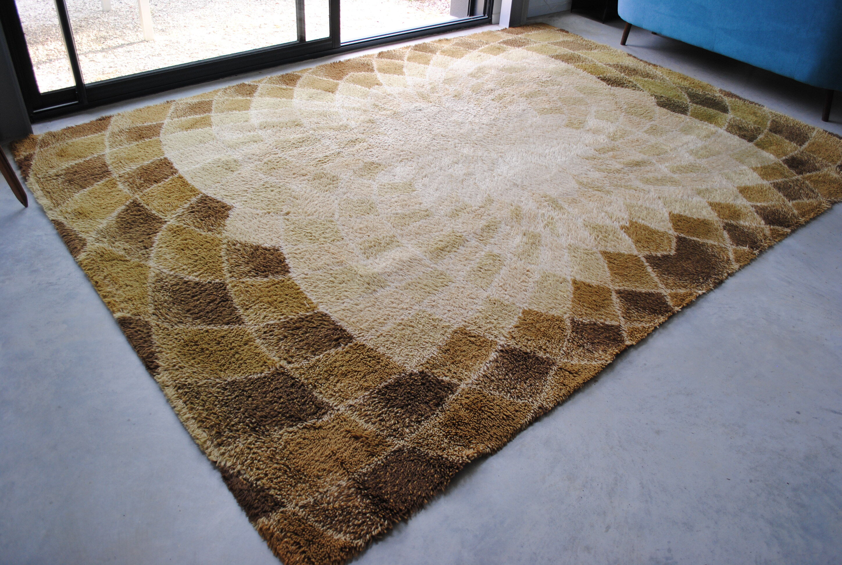 Vintage year 70s 250x350cm desso carpet