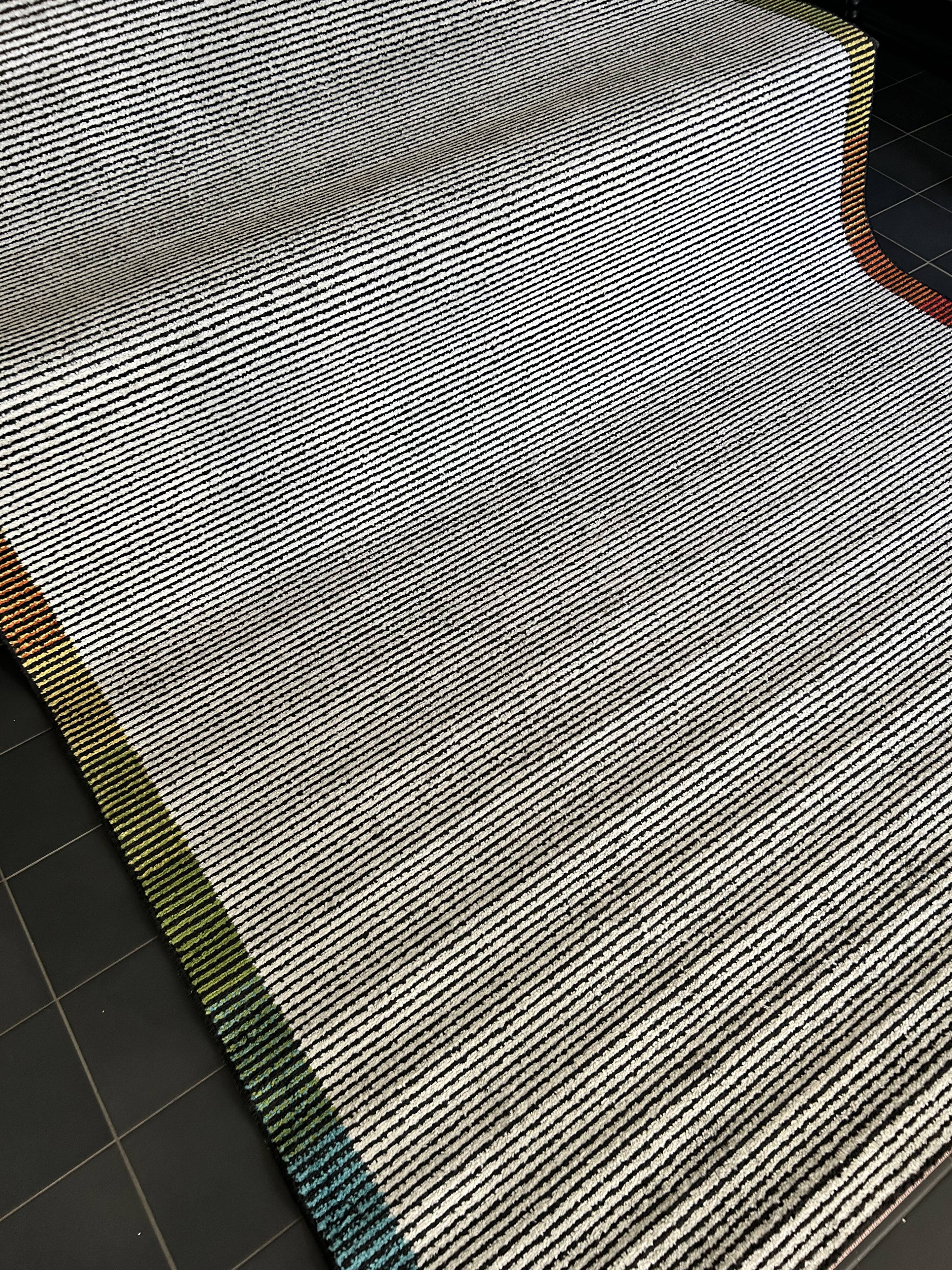 Graphic rug thousand stripes 200x290