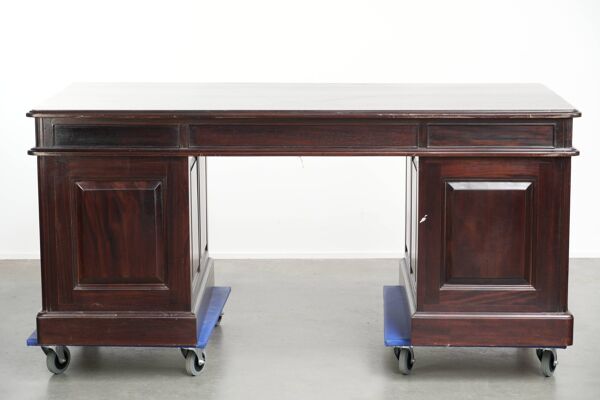 Bureau en bois du 20e siècle / bureau partenaire de style anglais avec une belle apparence.