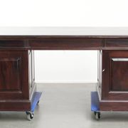 20th century wooden desk / partner desk in English style with a beautiful appearance