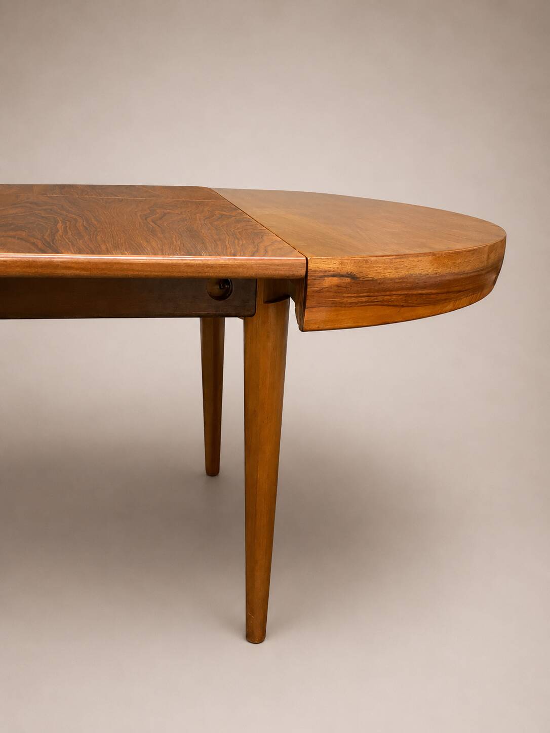 Vintage extendable round table, French made from the 1960s/70s.