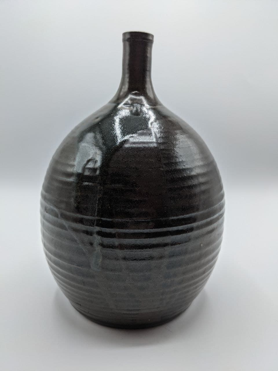 wide ceramic vase with fine brown collar - H: 23cm