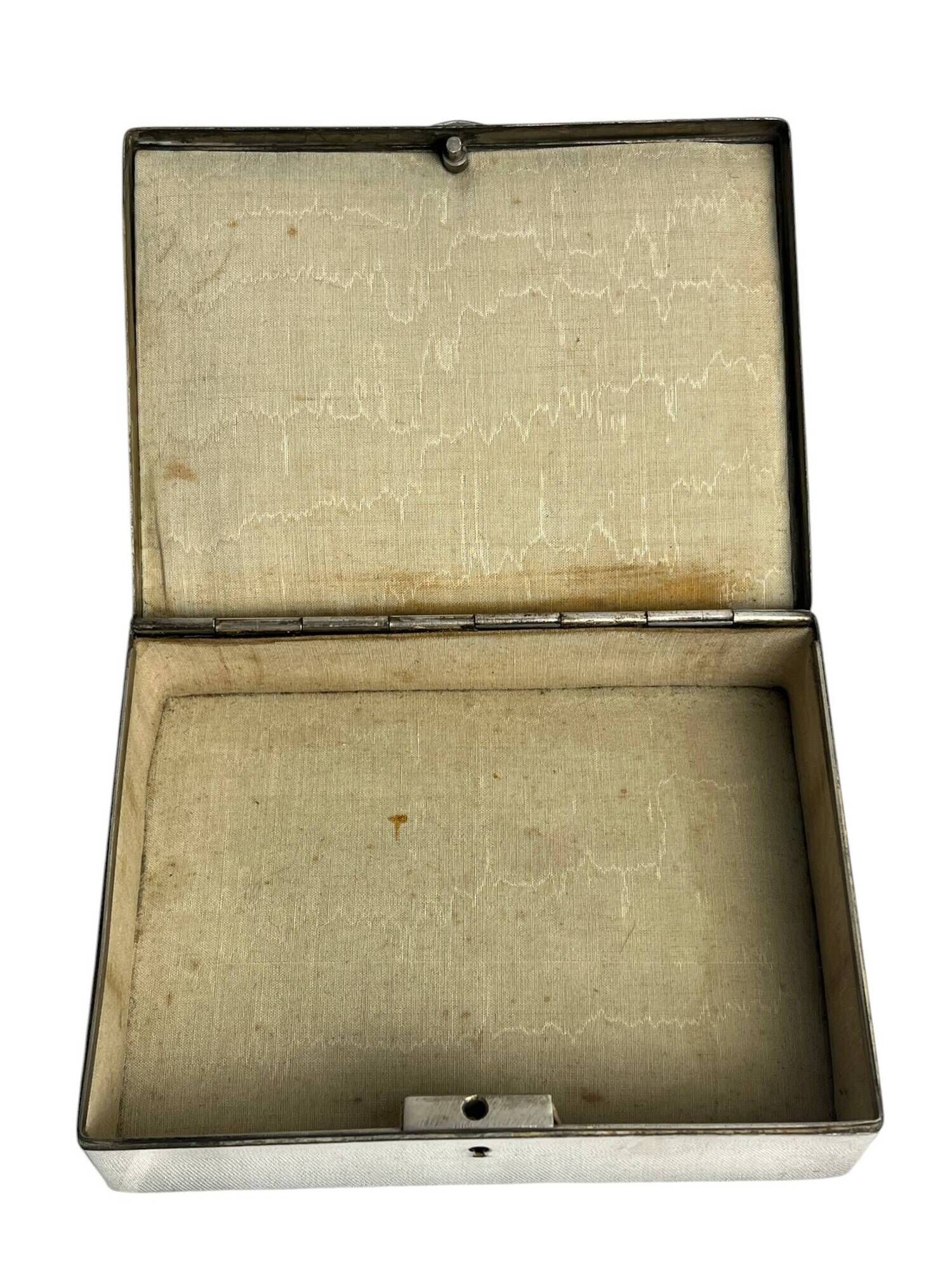Silver-plated metal jewellery box with shell decoration, Kayser, 20th century.