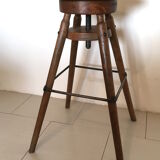 Adjustable screw stool