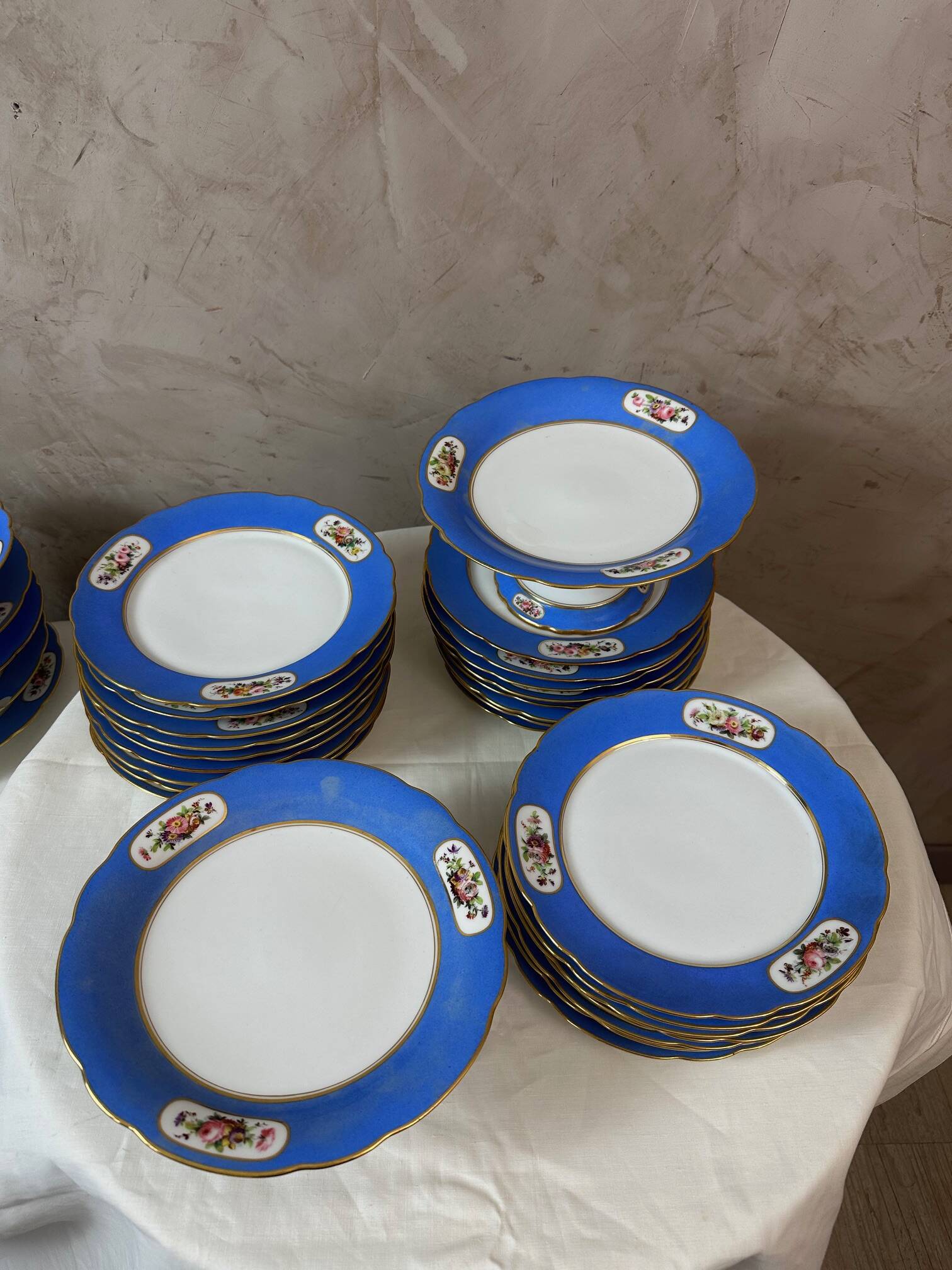 Porcelain service from Paris