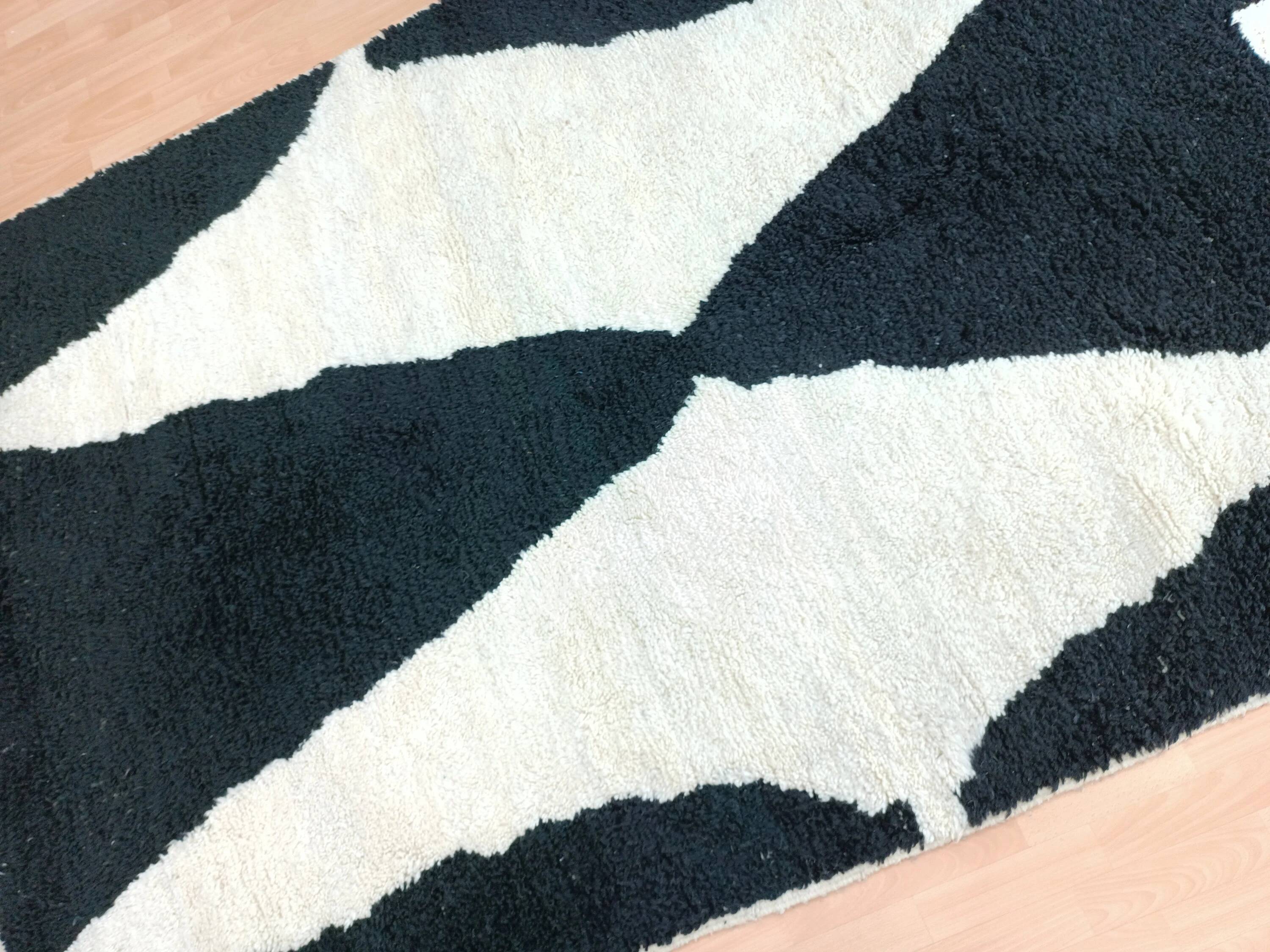 Handmade Moroccan rug high quality 3x2 m