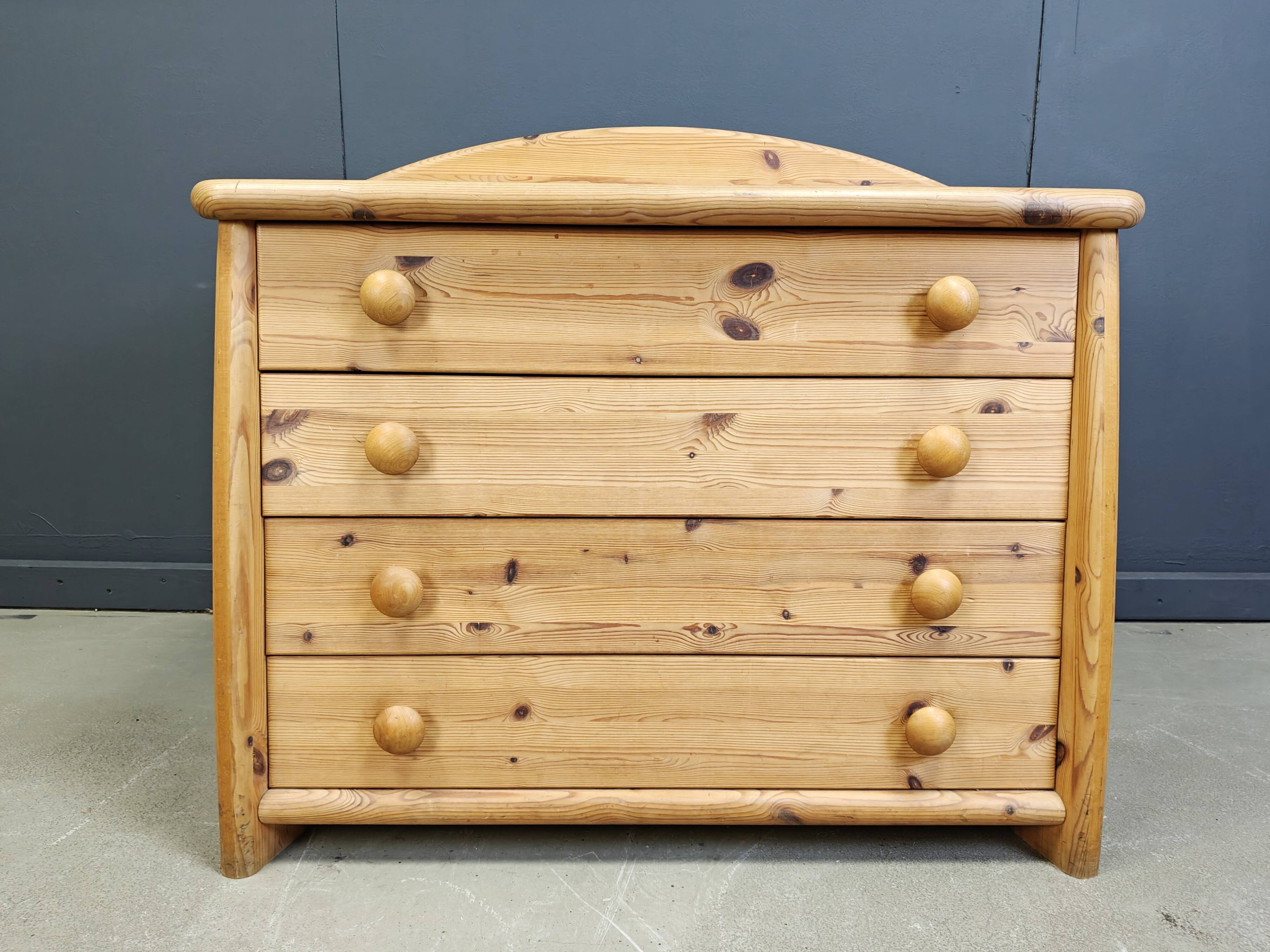 Scandinavian pine wood chest of drawers, 1980s