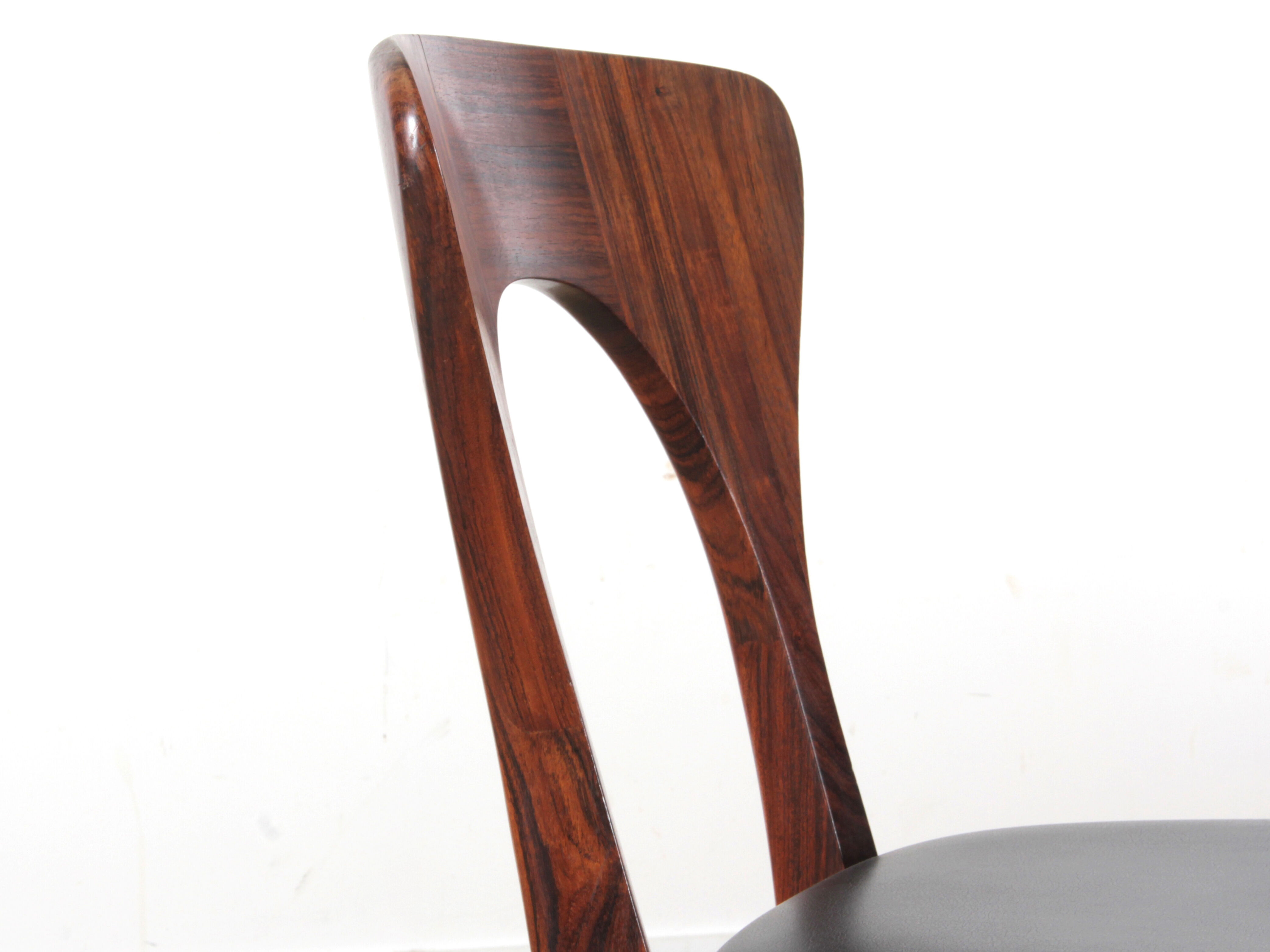Suite of 4 Scandinavian chairs in Rio rosewood, Model Peter