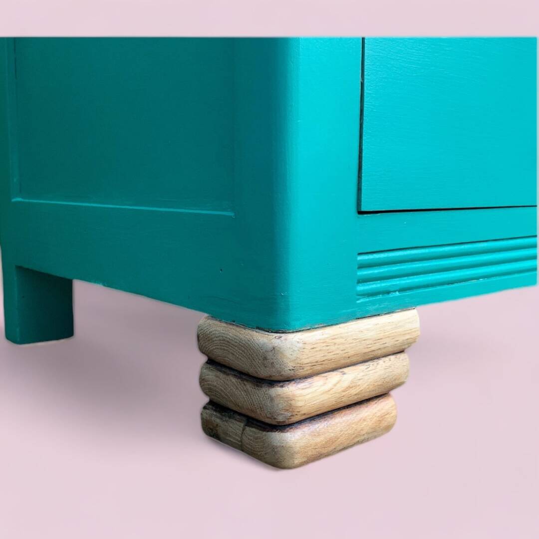 Asymmetrical Parisian wardrobe 1930