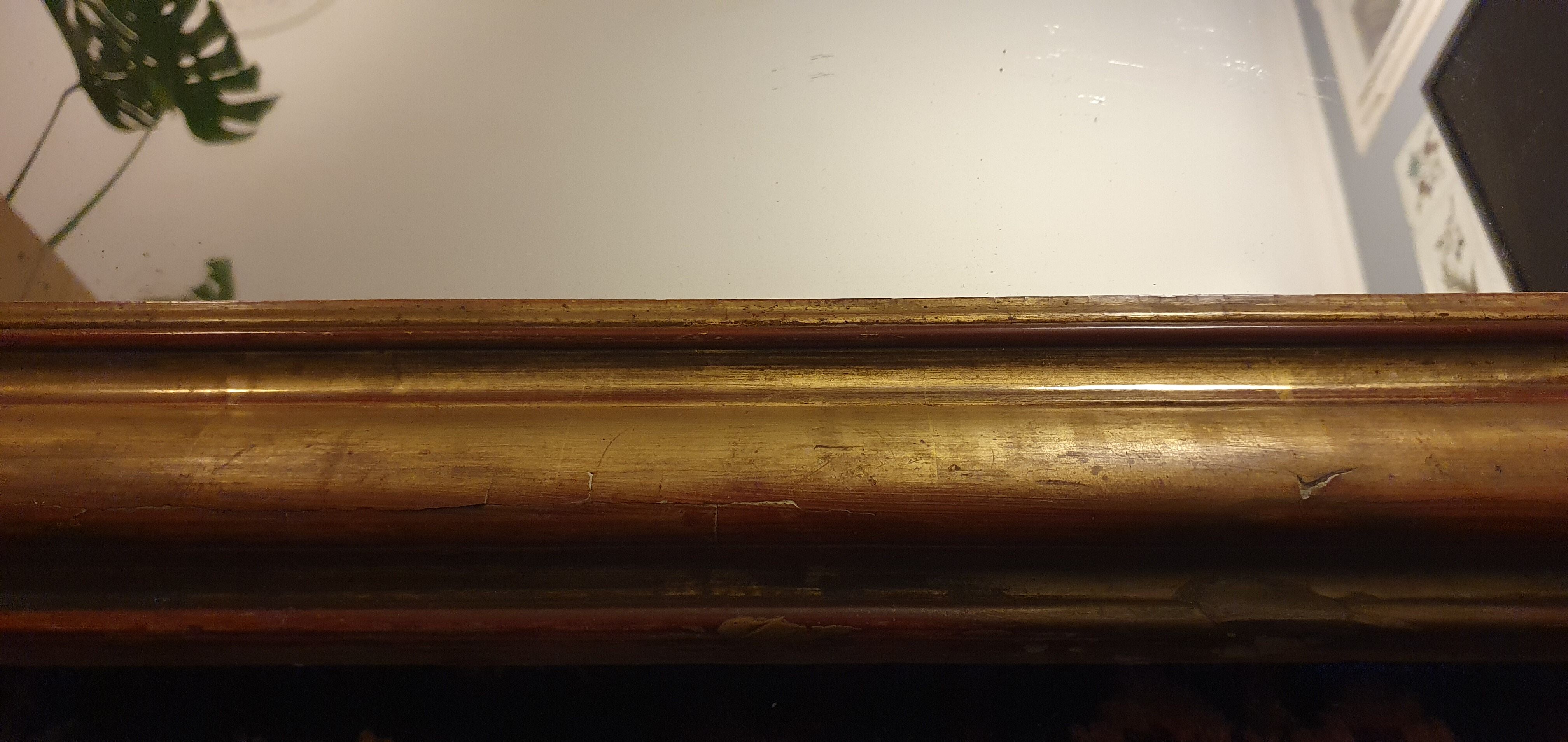 Large Louis Philippe mirror gilded with leaf. 137 x 99 cm.