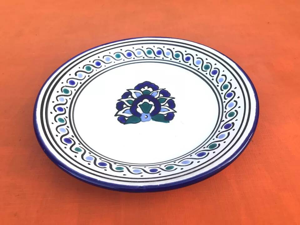 6 earthenware dessert plates