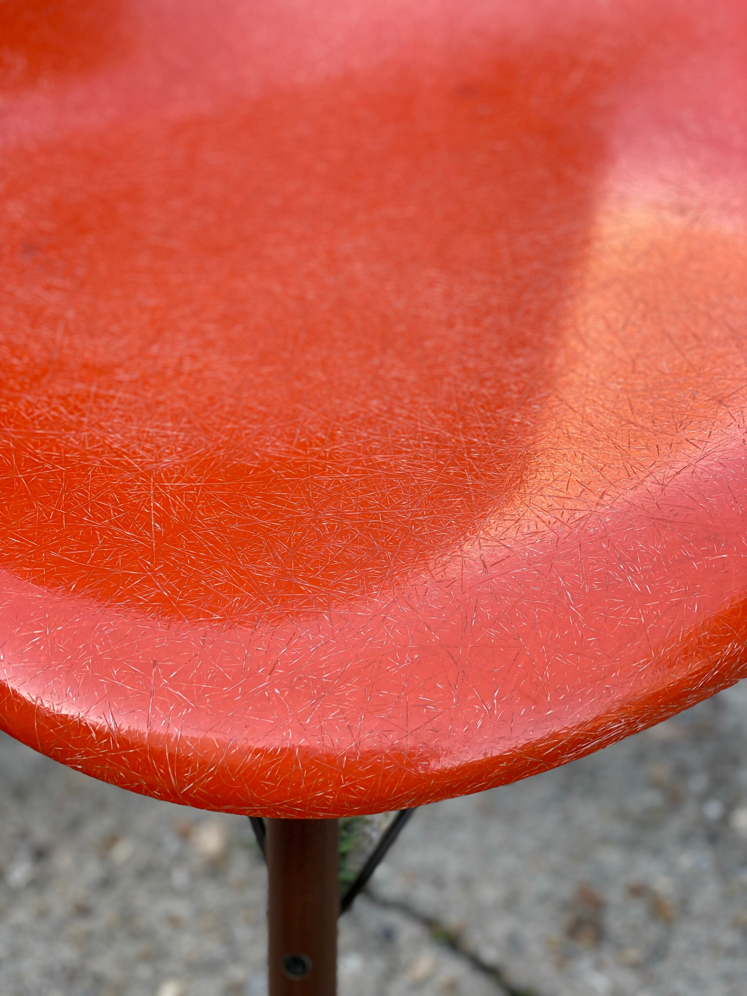 Chaise Eames DSW pour Herman Miller, couleur orange